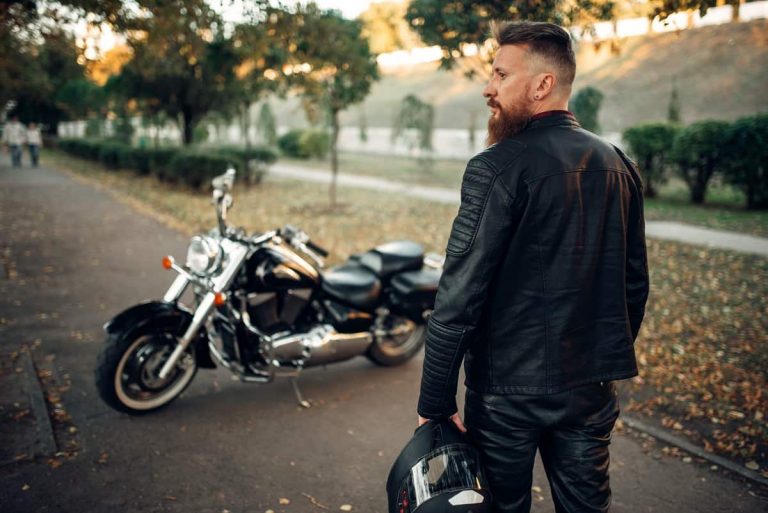 How Should a Motorcycle Jacket Fit - motorgearlab.com