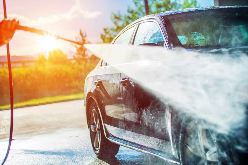 How to Pressure Wash a Car - motorgearlab.com