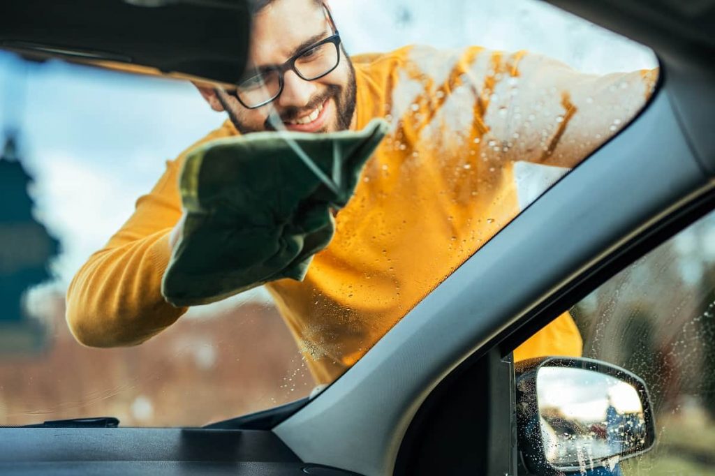 How to Remove Water Spots from Car Windows - motorgearlab.com